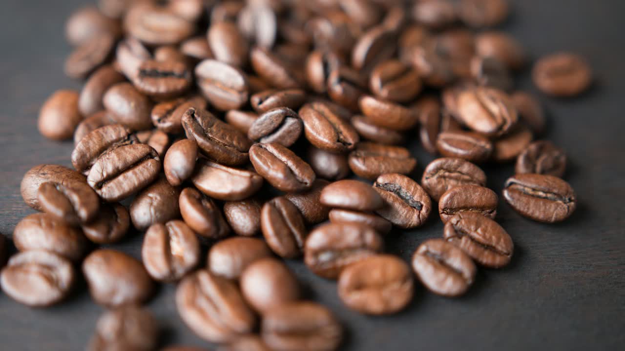 Geröstete Kaffeebohnen in Nahaufnahme