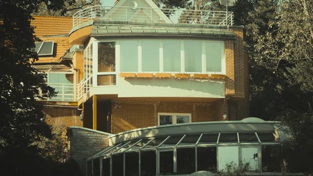 Wintergarten mit Glasdach an einem Haus